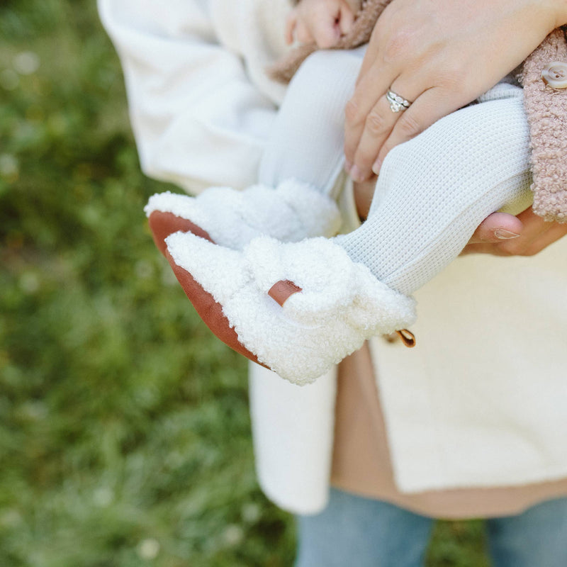 Goumi Sherpa Baby Stay-On Boots - Alabaster