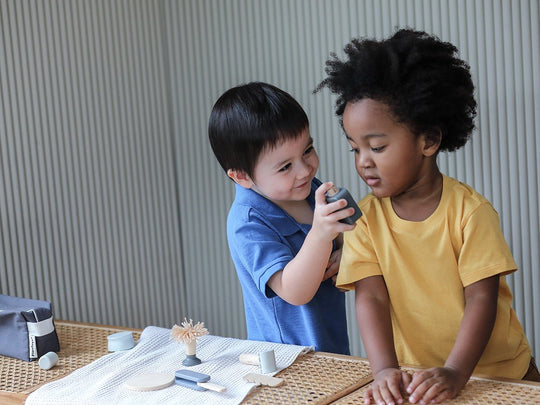 2 kids playing with Shave Set from PlanToys